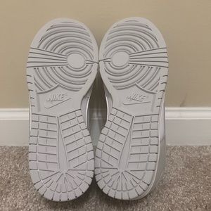 White and gray dunks.